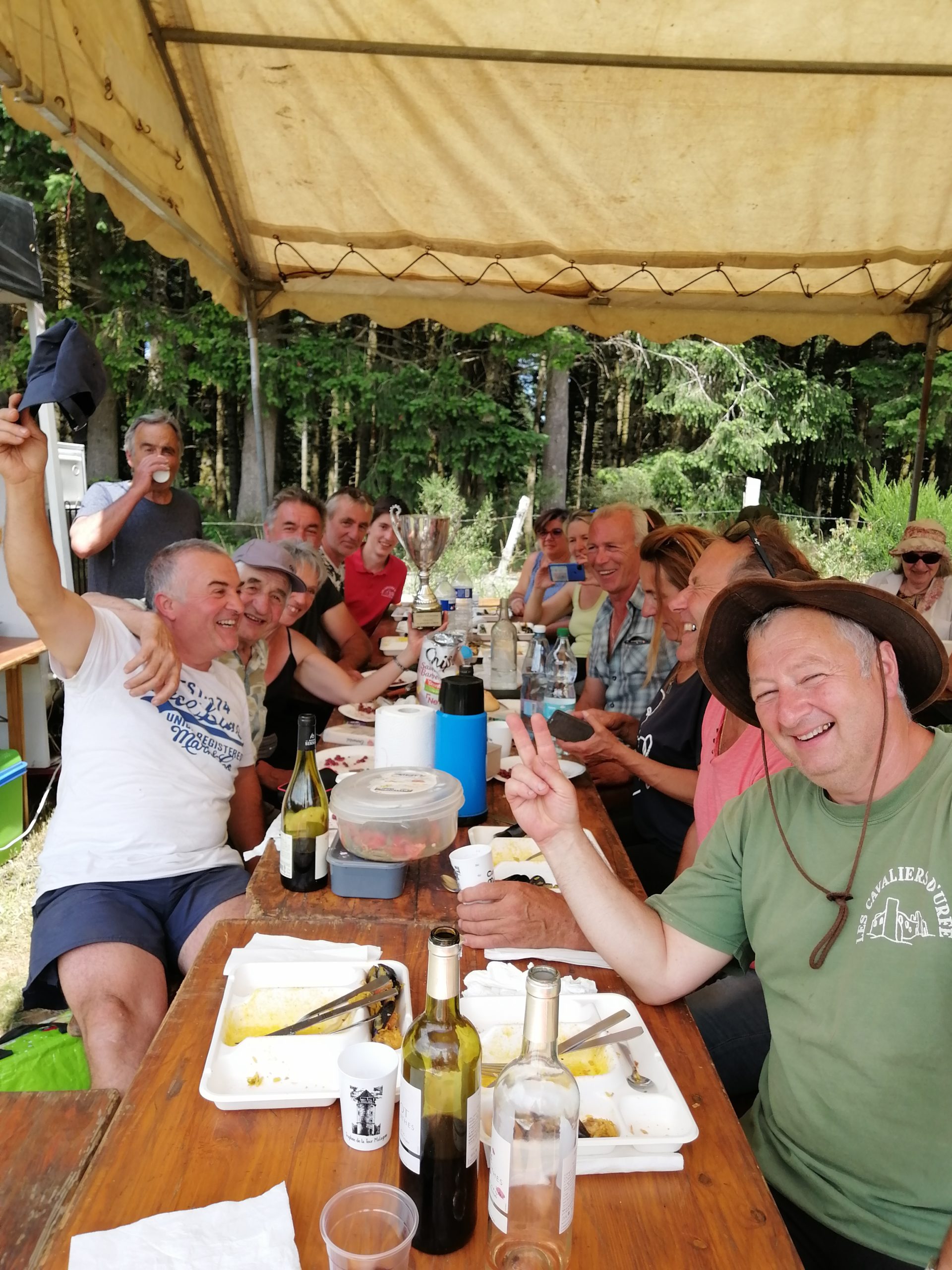 Les Cavaliers D’Urfé gagnent la coupe pour le plus grand nombre de participants au Trophée Matagrin à Violay organisé par les Cavaliers Des Montagnes Du Matin